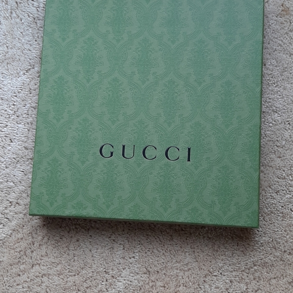 Gucci Scarf - like new still in packaging - Picture 3 of 12